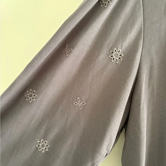 Torrid Eyelet Sleeve Sweatshirt 2X Grey Lightweight - Picture 2 of 6